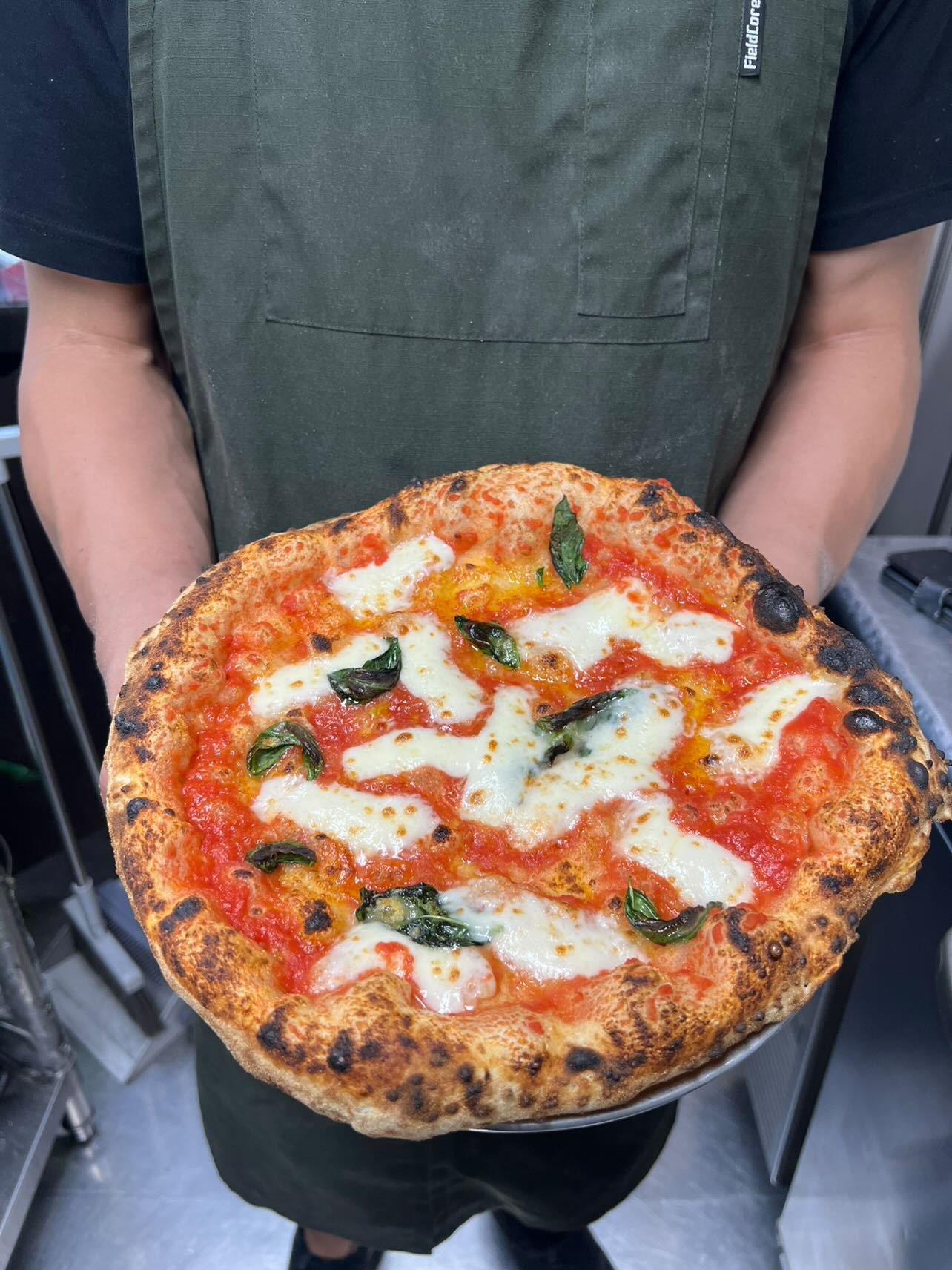 ピッツァカーポリーナ